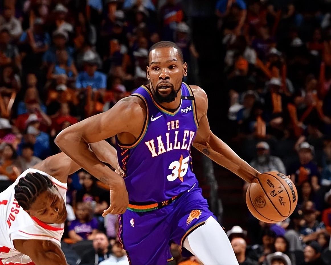 战术调整首场状态出色,巴塞罗那观众沸腾!,杜兰特重返赛场引发球迷热议 战术调整首场状态出色,巴塞罗那观众沸腾!,杜兰特重返赛场引发球迷热议