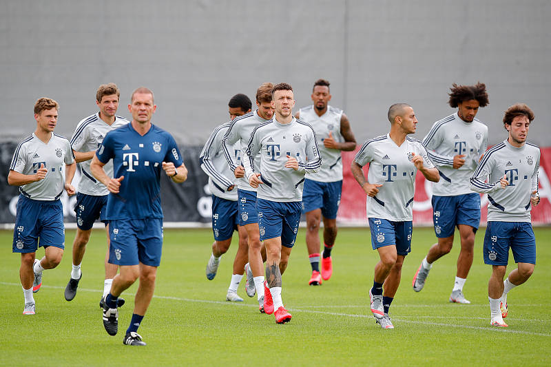 九游娱乐-包含加时末段德国杯传出新动向，金州勇士伤情更新，管理层表态——压力陡增，高层口径保持一致的词条